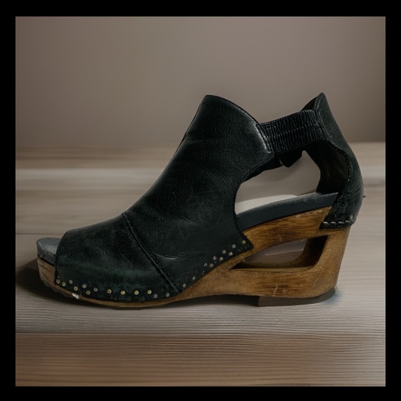 Dansko Womens Sable Wedge Sandals Black Leather Size 8.5-9 - Picture 1 of 11
